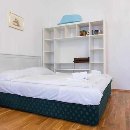 Central Garden Apartments Вена Номер фото